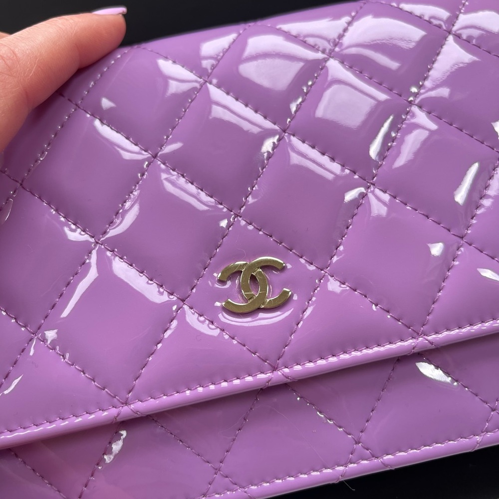 Host pick 🦄 Rare Chanel purple purse leather gold - Picture 14 of 16